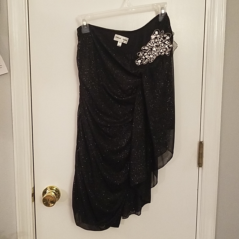 One shoulder dress